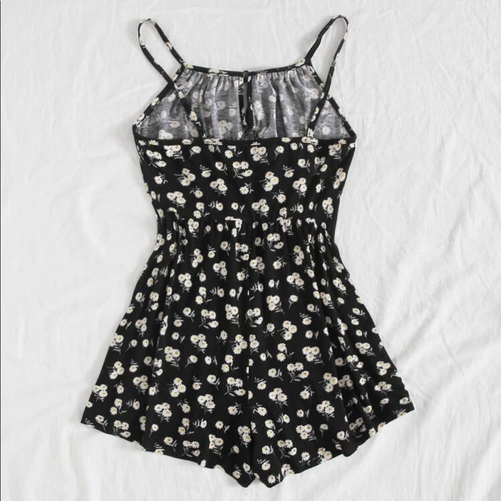 NWT SHEIN: XS Black Floral Tie Up Strap Romper - Picture 3 of 10